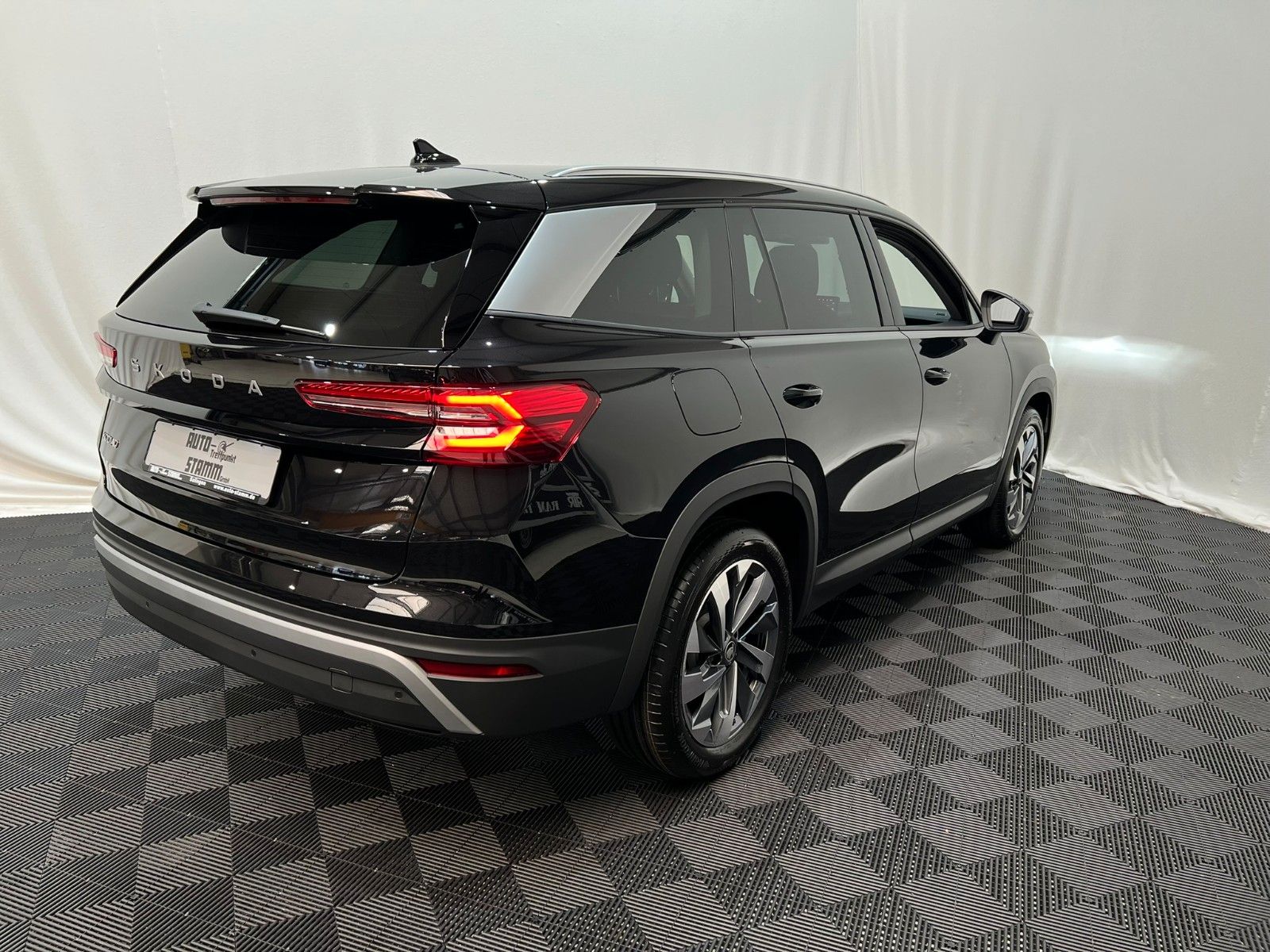Fahrzeugabbildung SKODA Kodiaq Selection - 7Si - AHK - Navi - DSG