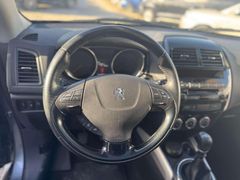Fahrzeugabbildung Peugeot 4008 Allure 4WD Scheckheftgepflegt Standheizung