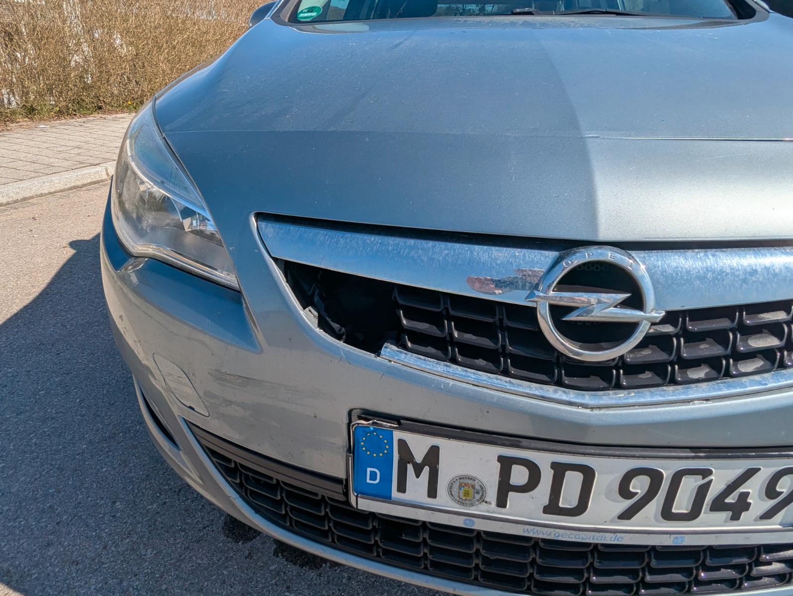 Opel Astra 2012 — photo 5