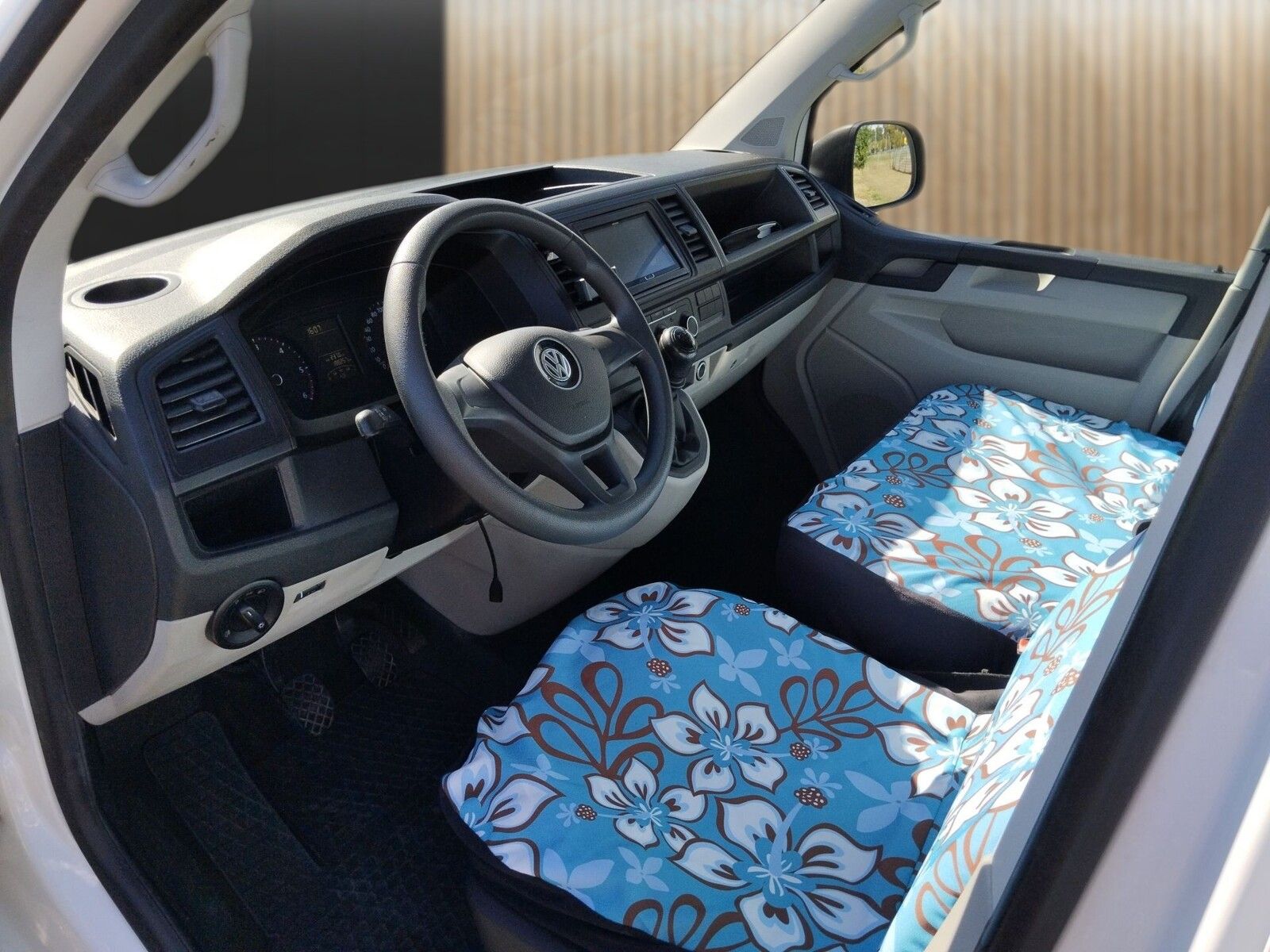 Fahrzeugabbildung Volkswagen Sonstige T6 Camper-Van Bulli lang Küche Festbett