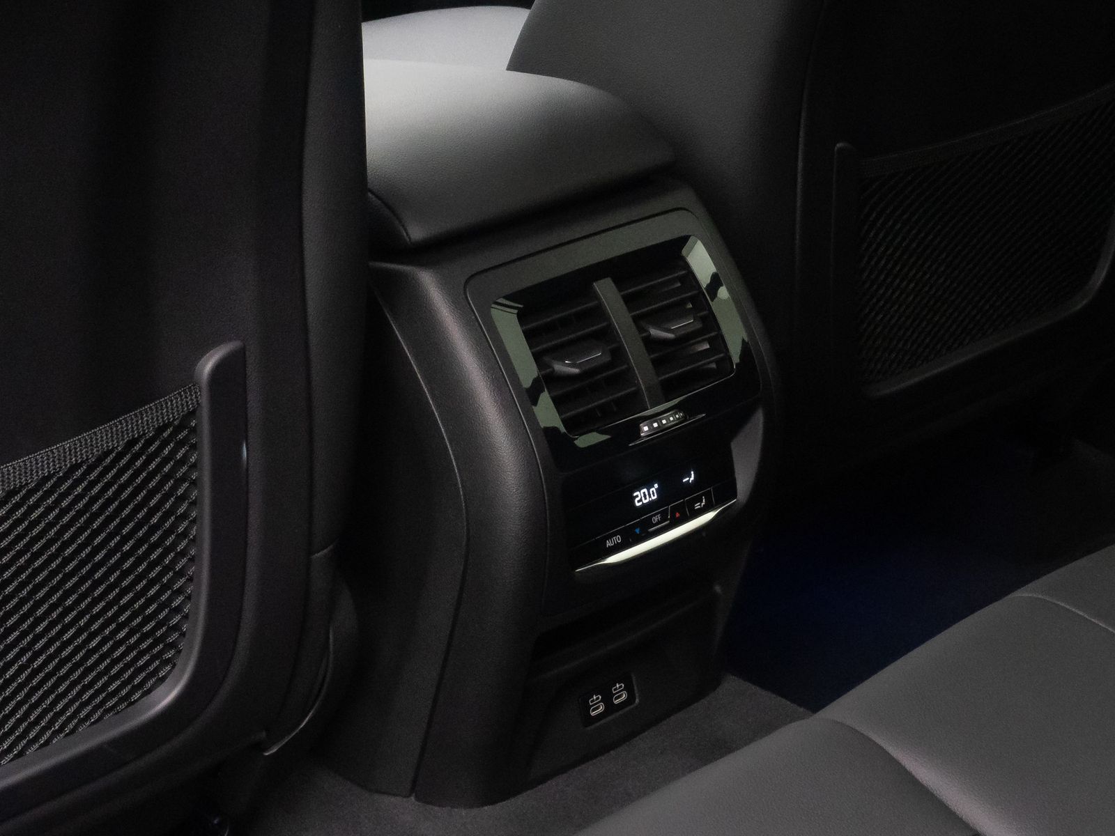 Fahrzeugabbildung BMW X3 xD30i MSport Kamera Laser HUD DAB HiFi 20Zoll