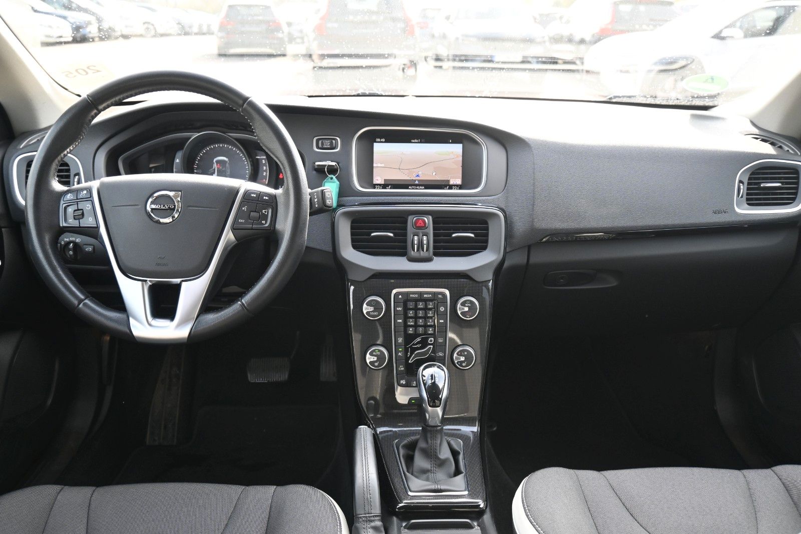 Fahrzeugabbildung Volvo V40 Cross Country D2 Momentum*Fahrass.Paket*RFK*