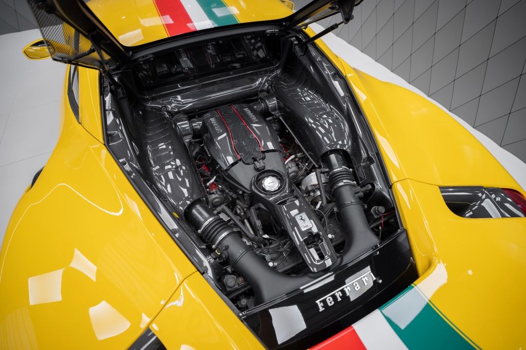 488 Pista Coupe YELLOW FULL CARBON FIBRE - Bild 30