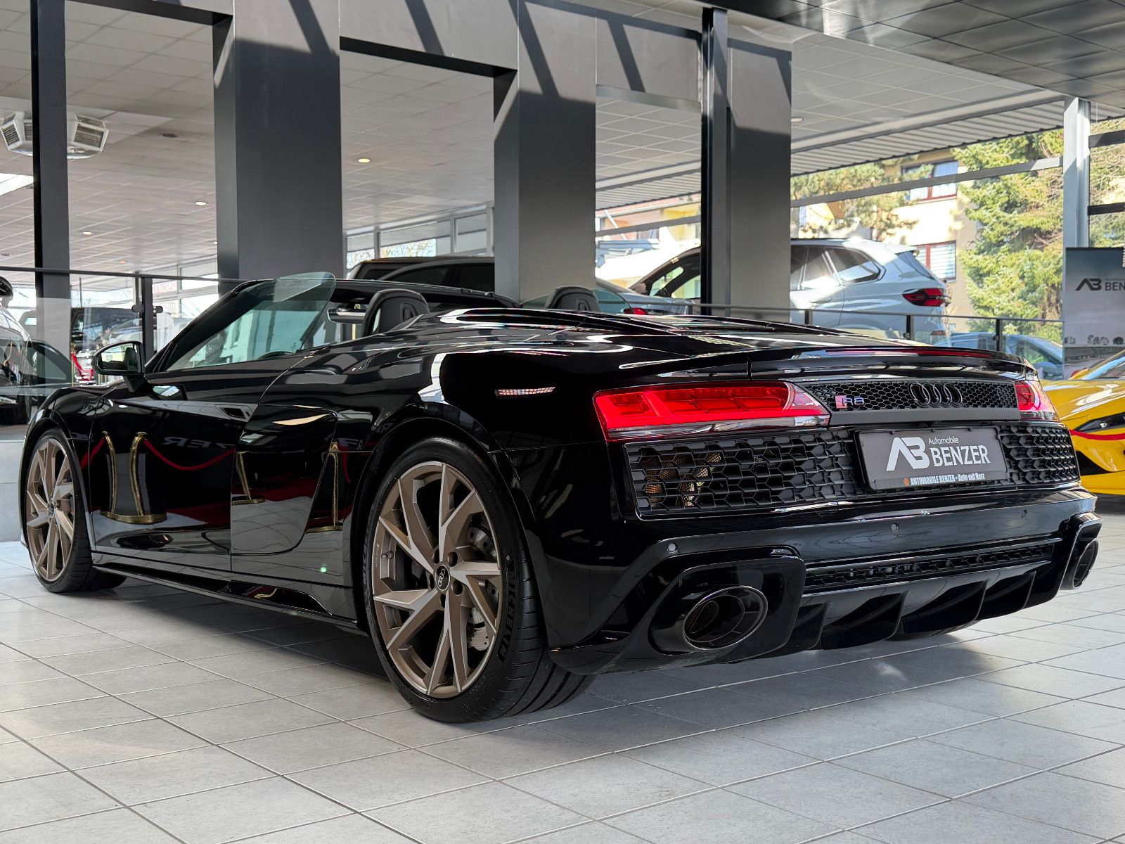 Fahrzeugabbildung Audi R8 Spyder 5.2 FSI RWD performance/BANG&OLUFSEN/