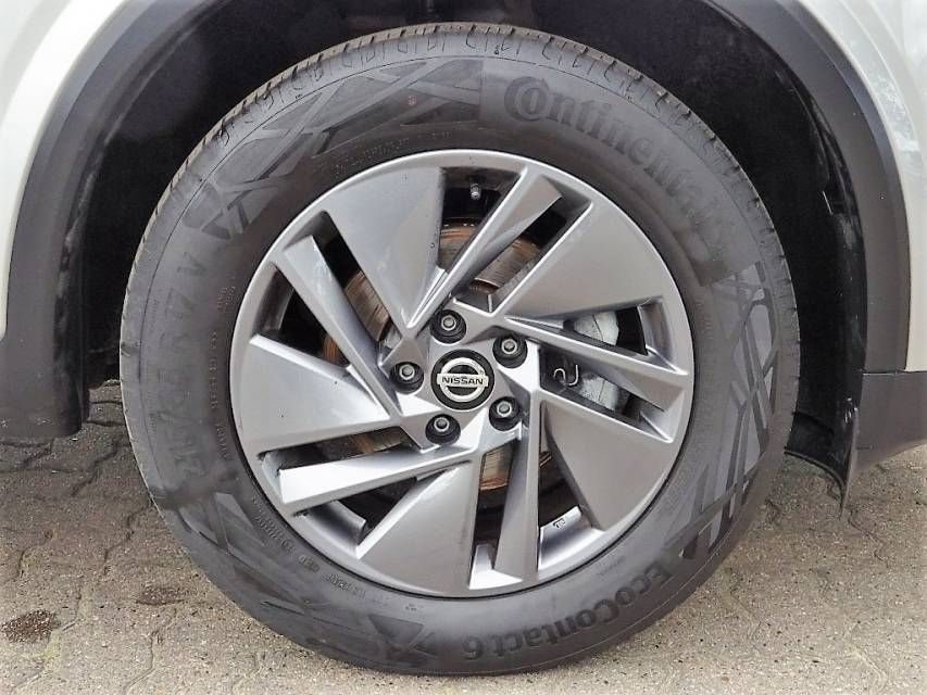 Fahrzeugabbildung Nissan Qashqai 1,3 DIG-T Xtronic Acenta