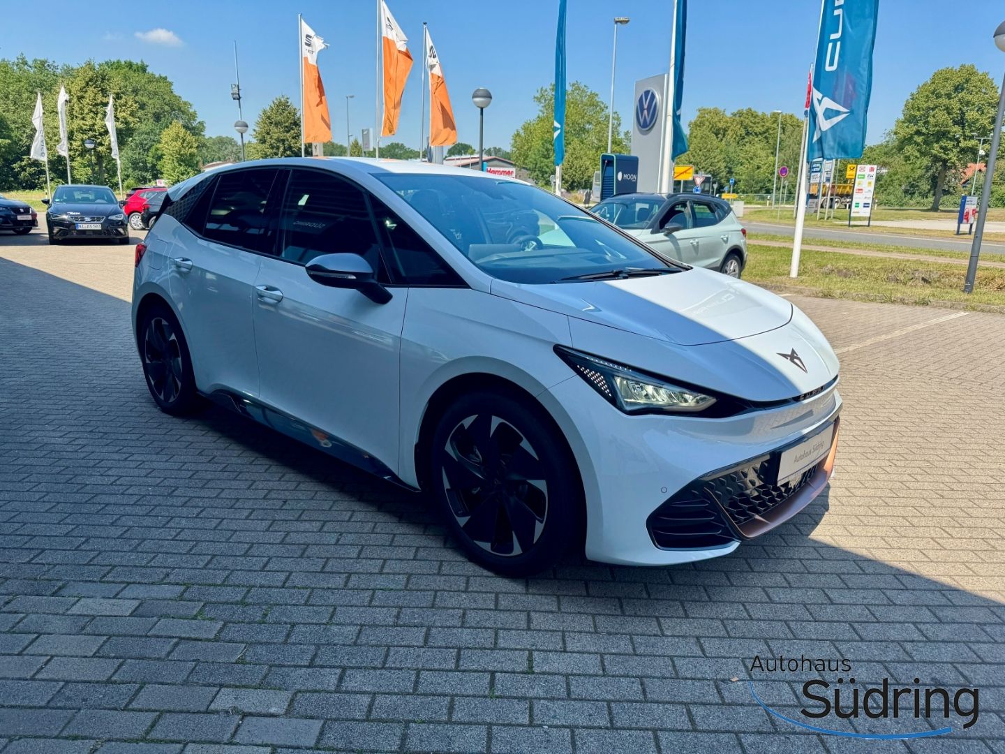 Born 77kWh Head Up Wärmepumpe 360Kamera