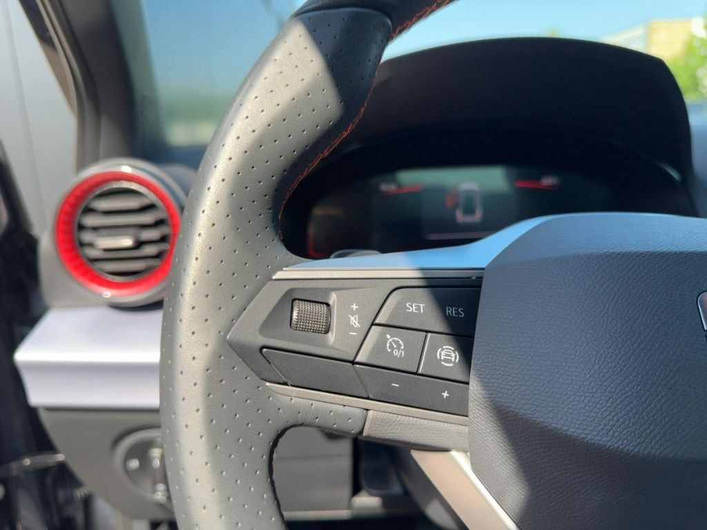 Fahrzeugabbildung SEAT Arona FR AUTOMATIK  NAVI  RÜCKFAHRKAMERA