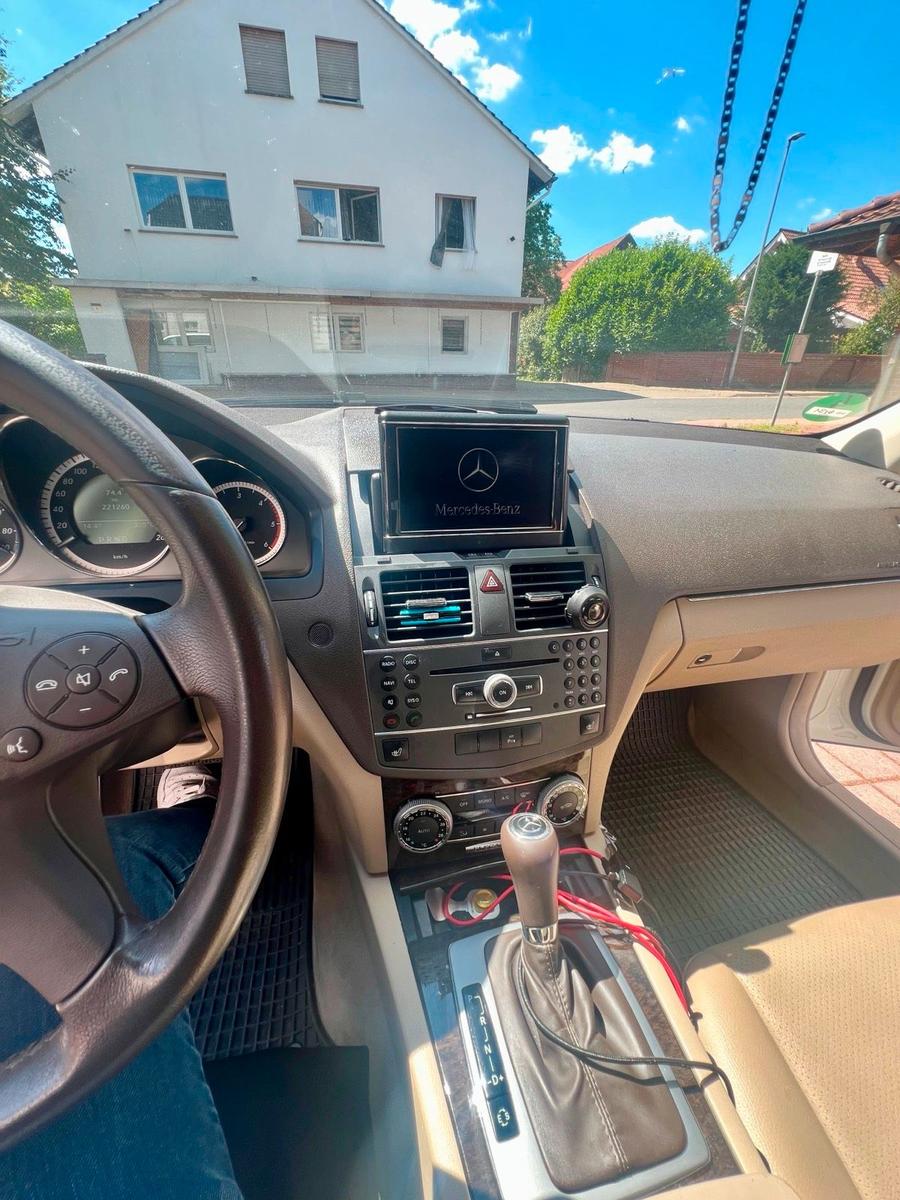 Mercedes-Benz C220 2011 — photo 8