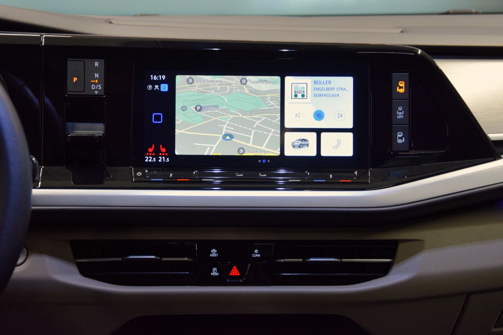 Fahrzeugabbildung Volkswagen T7 Multivan DSG Life 7-Sitze Pano AHK IQ-Light