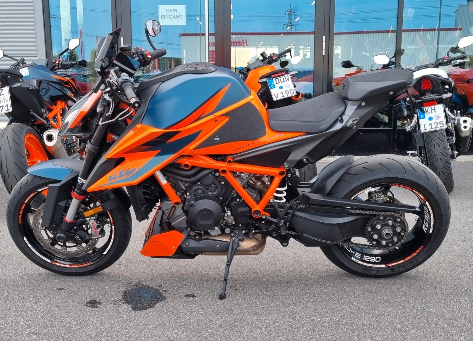 KTM 1290 Super Duke R Tech Pack