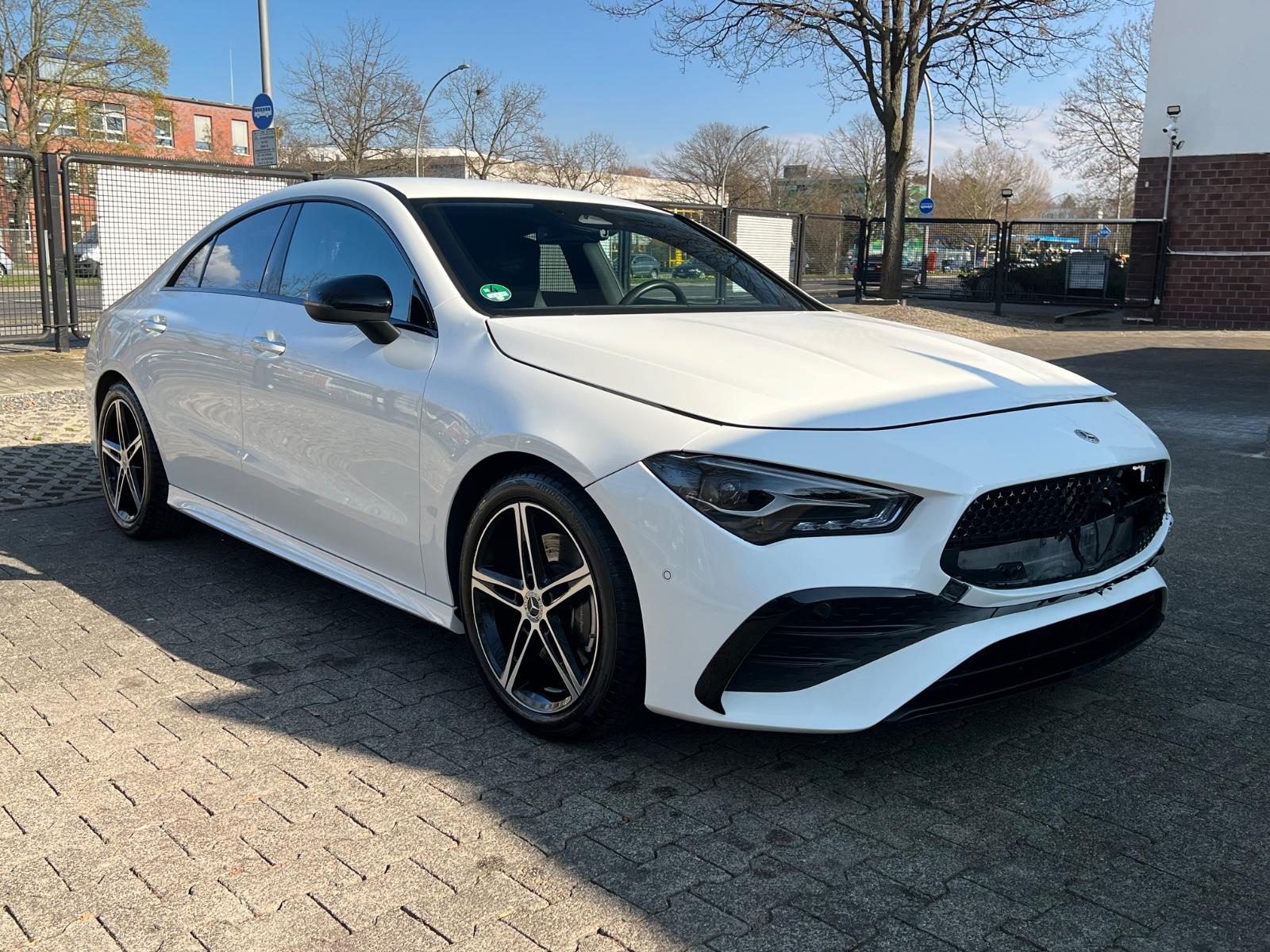 Mercedes-Benz CLA 200 AMG Line / Night Paket / LED / MBUX