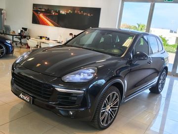 Porsche Cayenne - 2