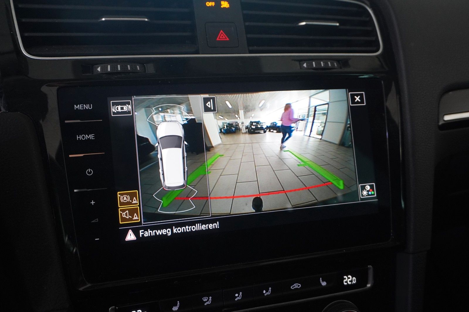 Fahrzeugabbildung Volkswagen Golf VII Vari. 1.5 TSI HIGHLINE DSG NAVI/LED/AHK
