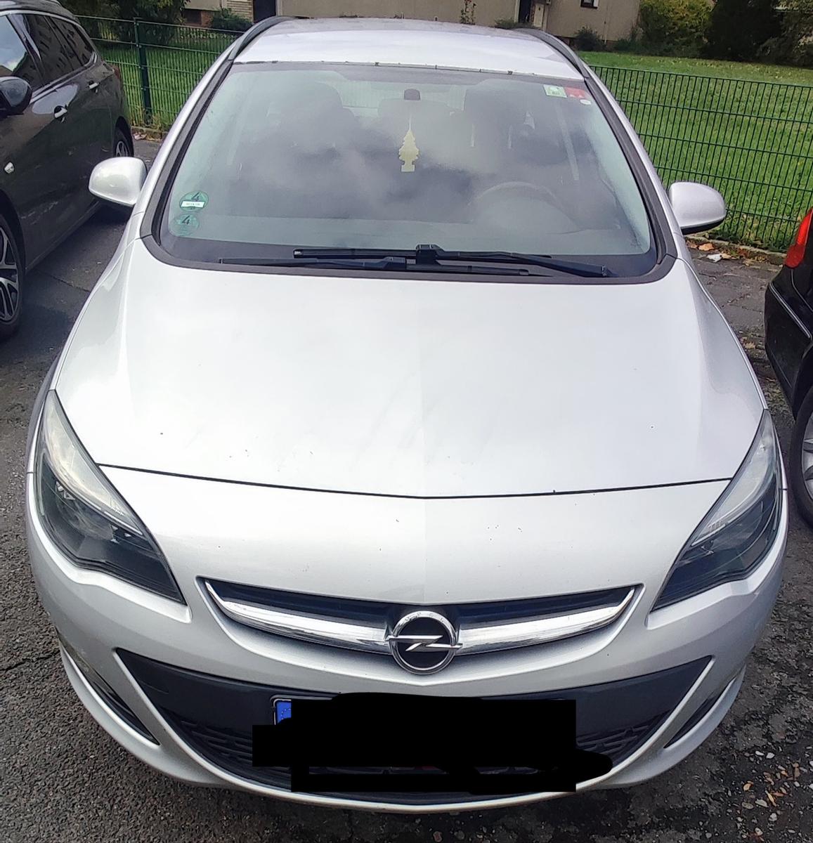 Opel Astra 2015 — rear view