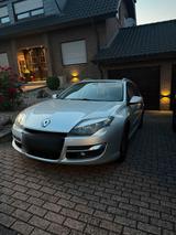 Renault Laguna 2.0 Anhängerkupplung Tüv 8 ... - gebrauchte Renault Laguna aus dem Jahr 2011