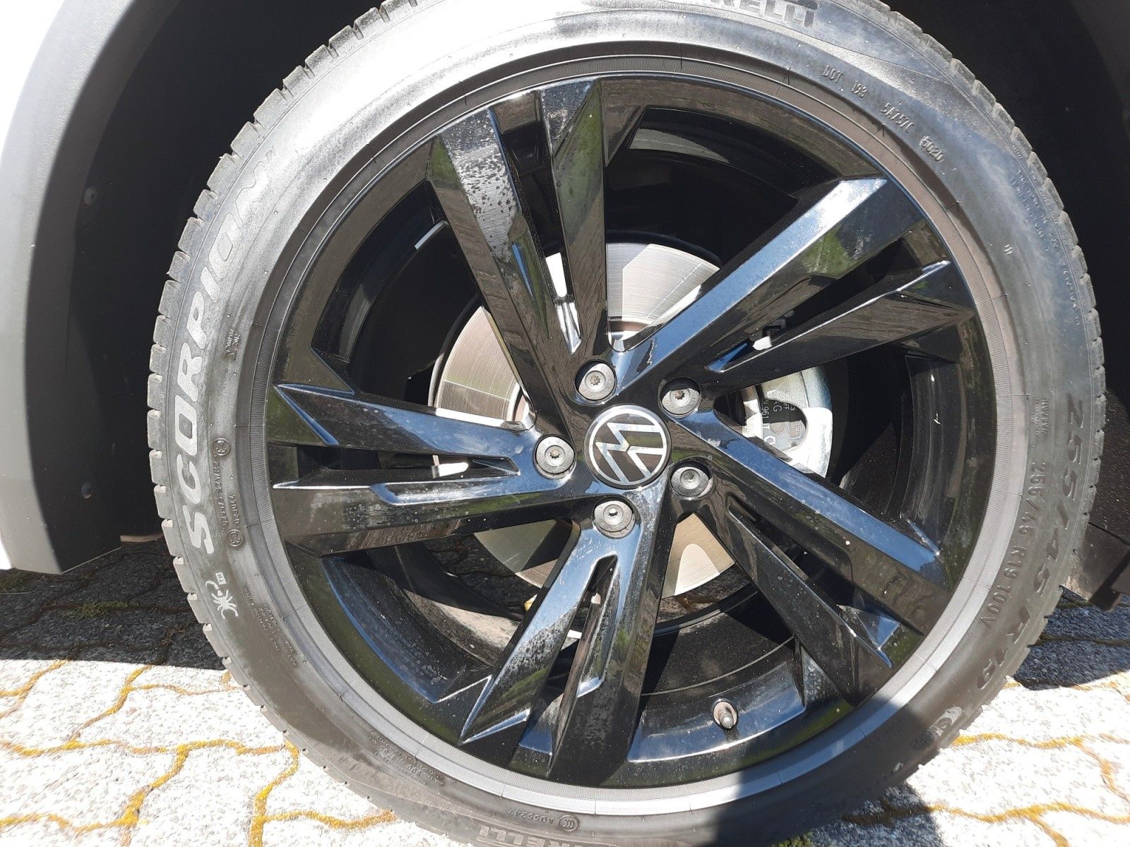 Tiguan R-Line 1,5 TSI DSG Matrix Navi AHK DCC