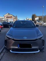 Toyota bZ4X 71,4kWh 160kW Comfort+Technik+Glas AWD ... - Toyota bZ4X mit Panoramadach