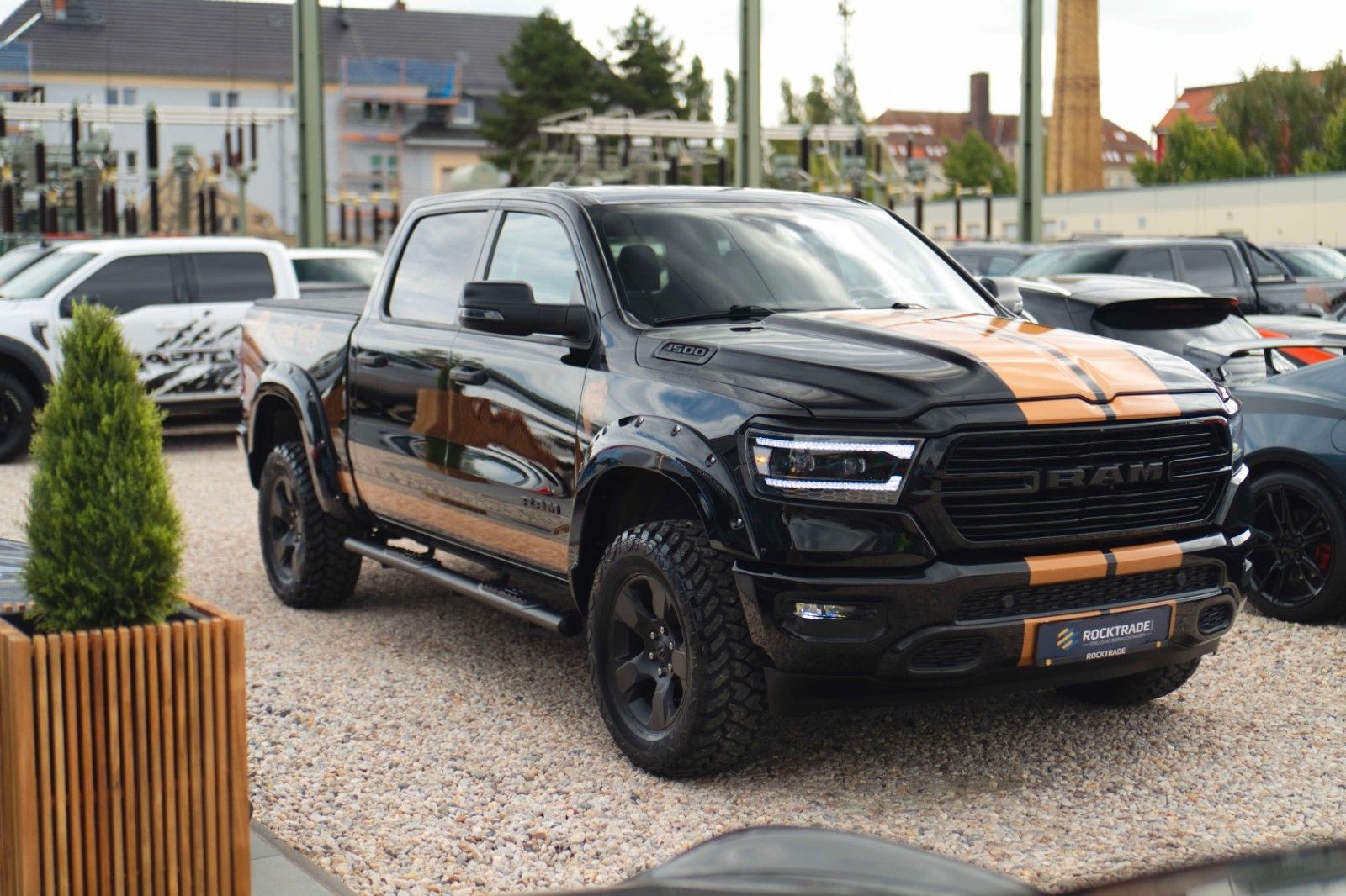Fahrzeugabbildung Dodge RAM 5.7 V8 HEMI 4x4 OFFROAD Night RAPTOR 19%
