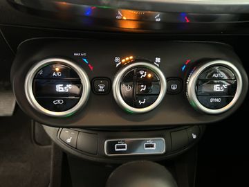 Fiat 500X MY22 CROSS HYBRID CARPLAY KAMERA SHZ TEMPOM