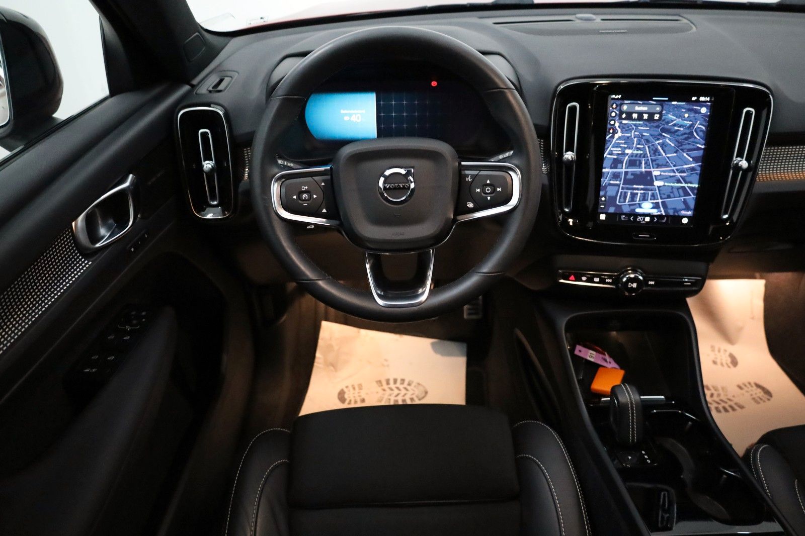 Fahrzeugabbildung Volvo XC40 Pro Twin P8 AWD,T.Leder,Navi,Panorama,AHK