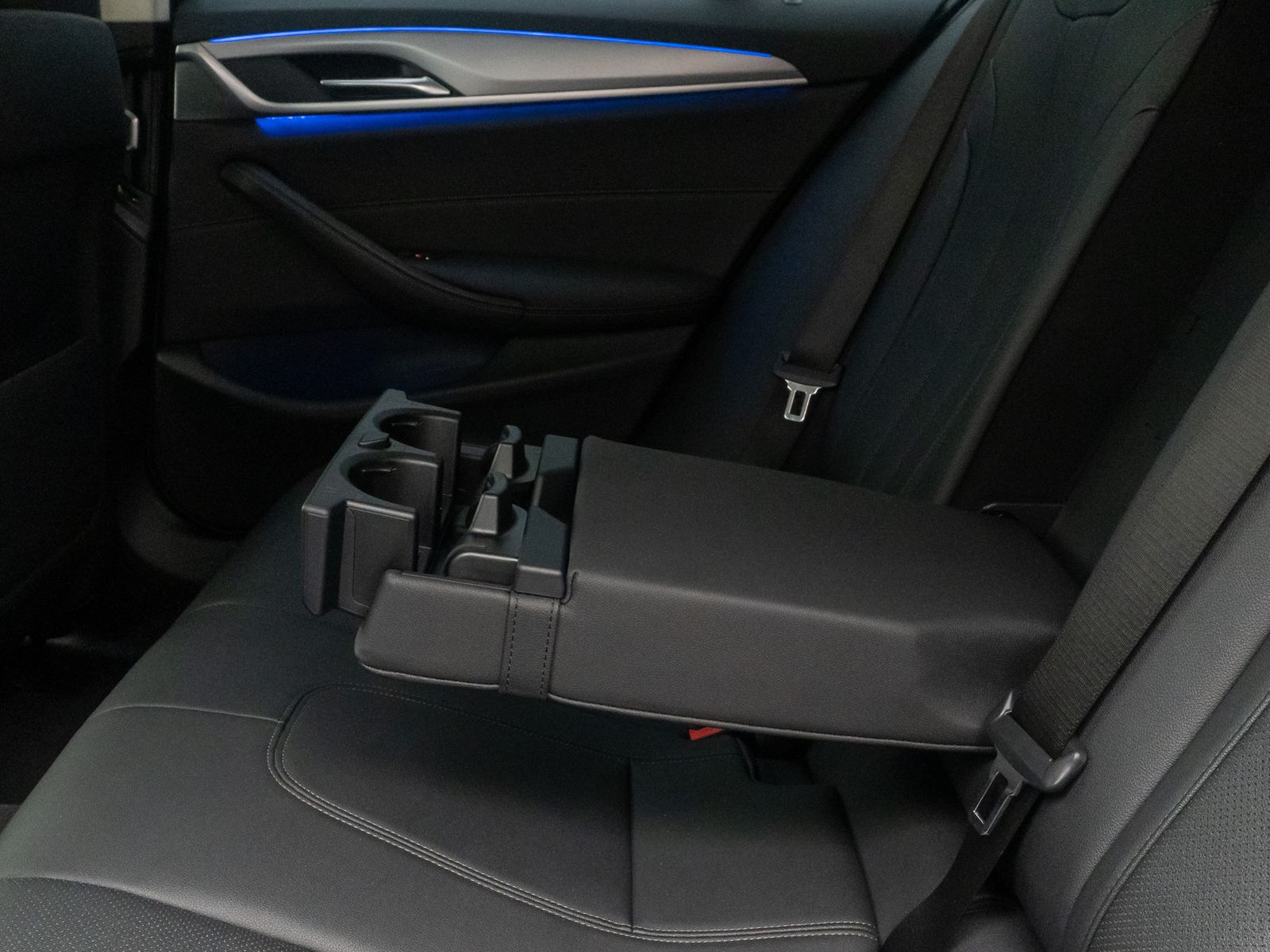 Fahrzeugabbildung BMW 520e Alarm 4xKlima Kamera HUD DAB DisplKey Sport