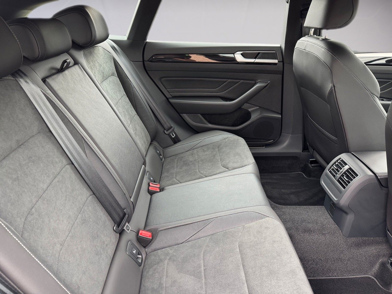 Fahrzeugabbildung Volkswagen Arteon Shooting Brake R-Line 2.0 TSI