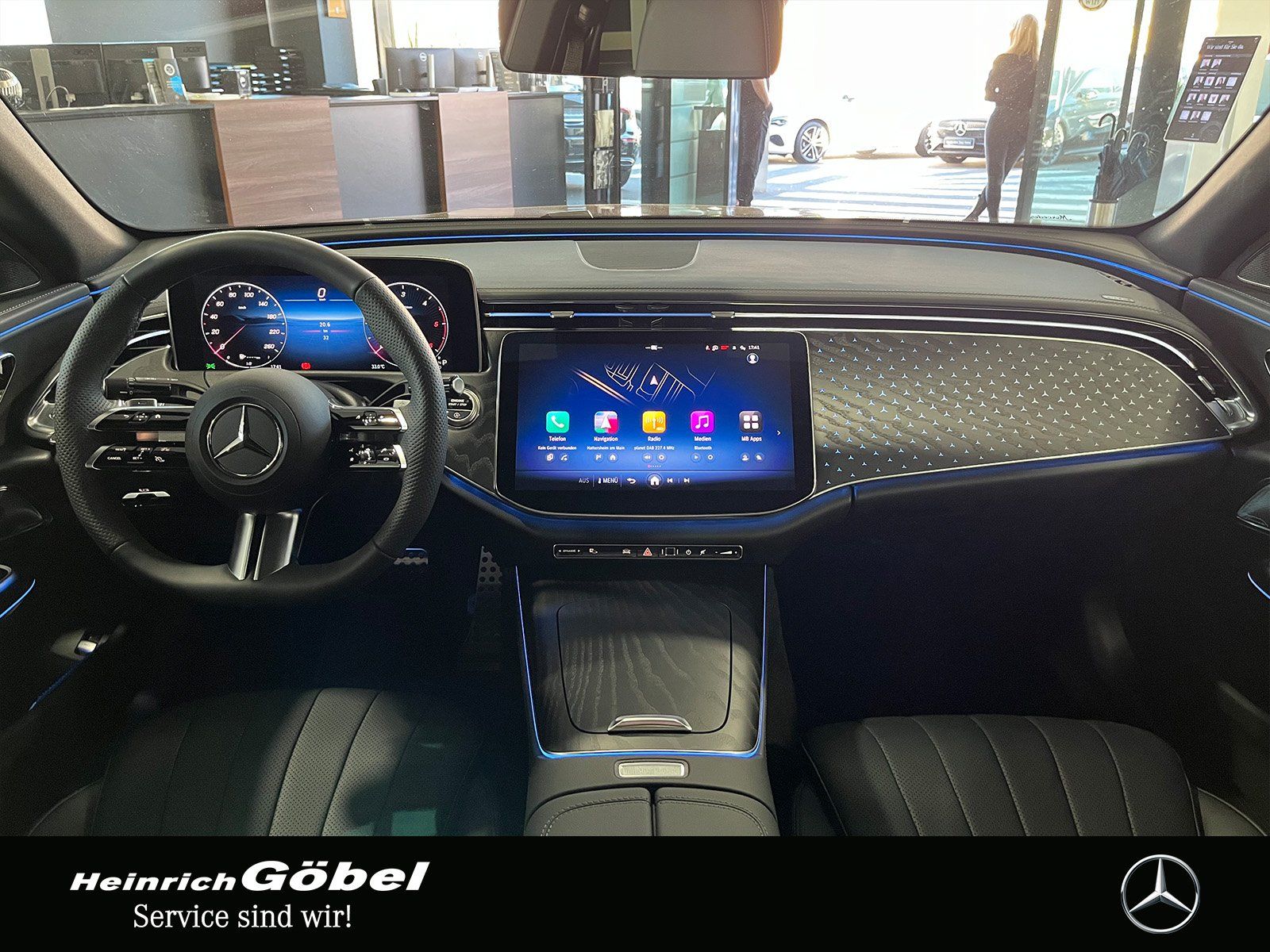 Fahrzeugabbildung Mercedes-Benz E 220 d Edition AMG PANO+DIGITAL.L+SITZKLIMA+20"
