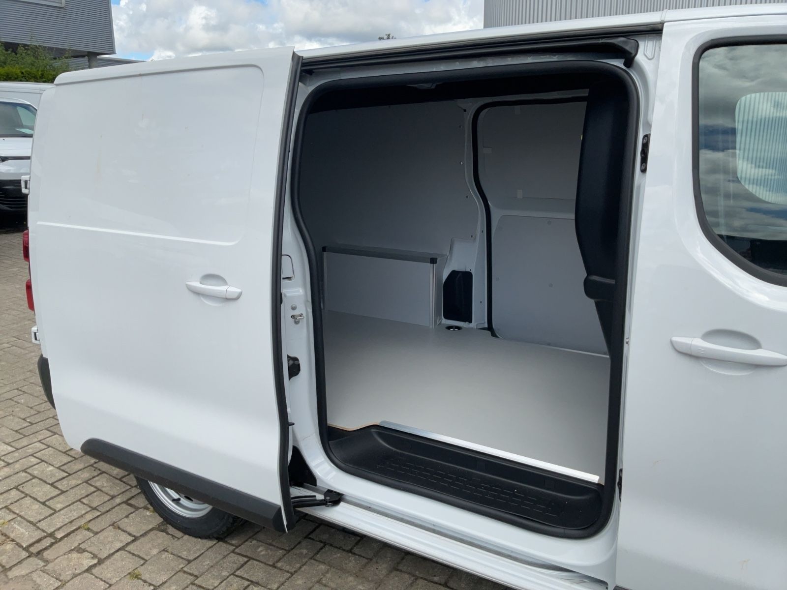 Fahrzeugabbildung Fiat Scudo L3 145 PS Automatik, Kamera, LED