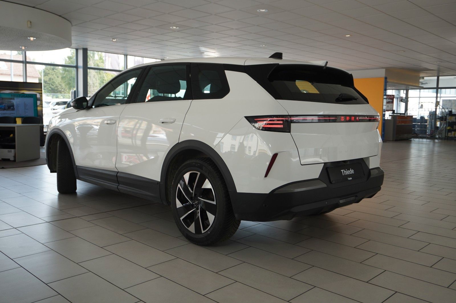 Fahrzeugabbildung Opel Grandland 1.2 48V HYBRID EDIT. NAVI/LED/KAMERA