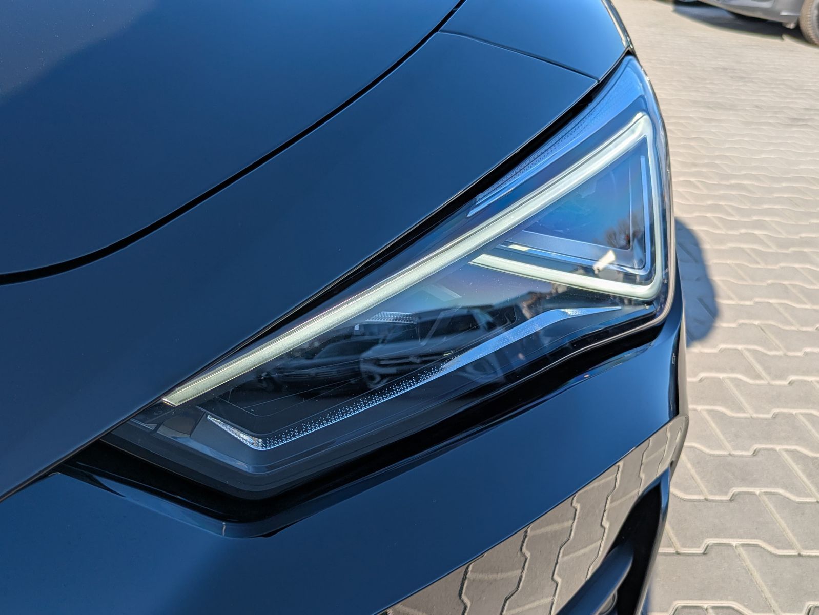 Fahrzeugabbildung CUPRA Leon 1.5 eTSI DSG MATRIX-LED*ACC*APP*KAMERA*18"