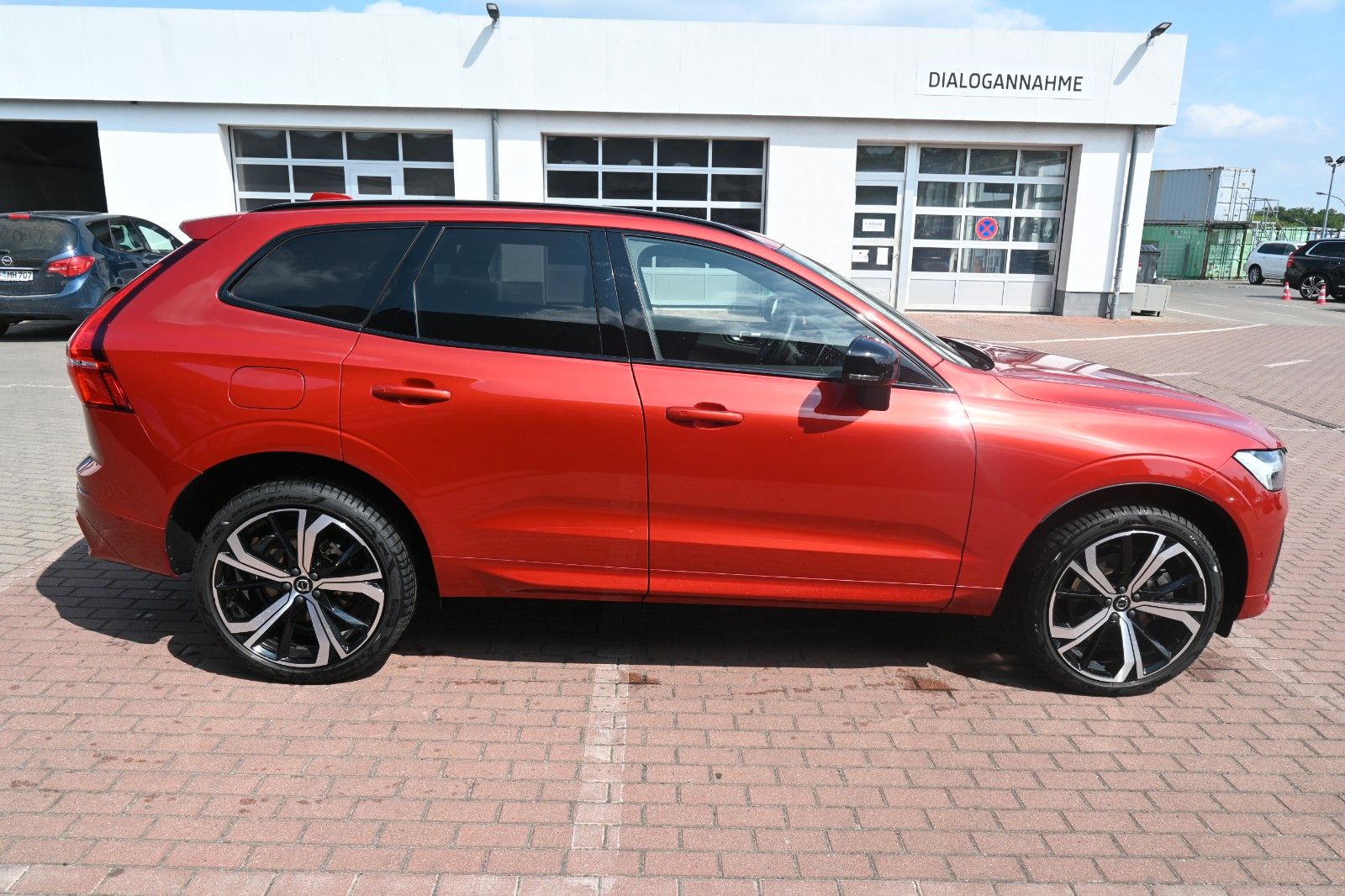 Fahrzeugabbildung Volvo XC 60 B5 AWD Benzin R-Design*360°*Luft*21 Zoll*