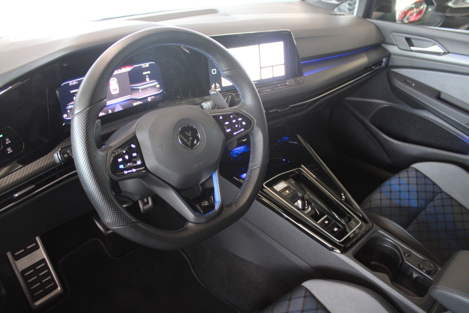 Fahrzeugabbildung Volkswagen Golf R DSG 4MOTION IQ Light Pano Performance Pak