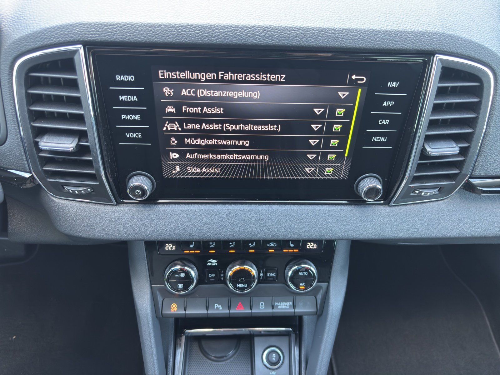 Fahrzeugabbildung SKODA Karoq Balance 1,5 TSI 110 kW DSG MATRIX/RFK/AHK