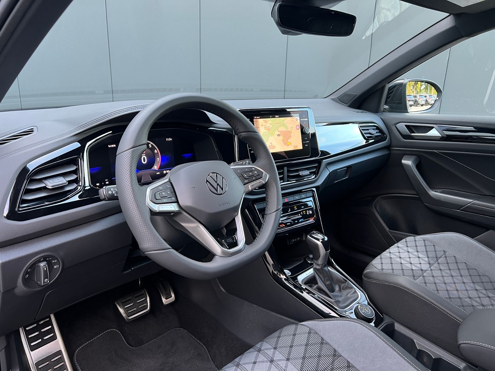 Fahrzeugabbildung Volkswagen T-Roc R-Line 2.0 TSI DSG 4MOTION *AHK, IQ.Light,