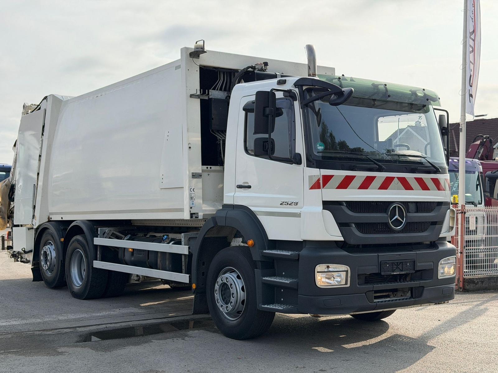 Mercedes-Benz Axor 2529 3x pedal