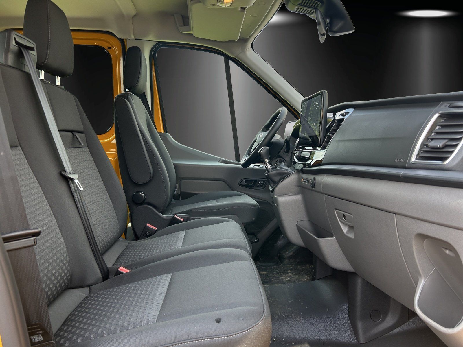 Fahrzeugabbildung Ford Transit DOKA Pritsche 350L2 Sonderfarbe GJR Tach