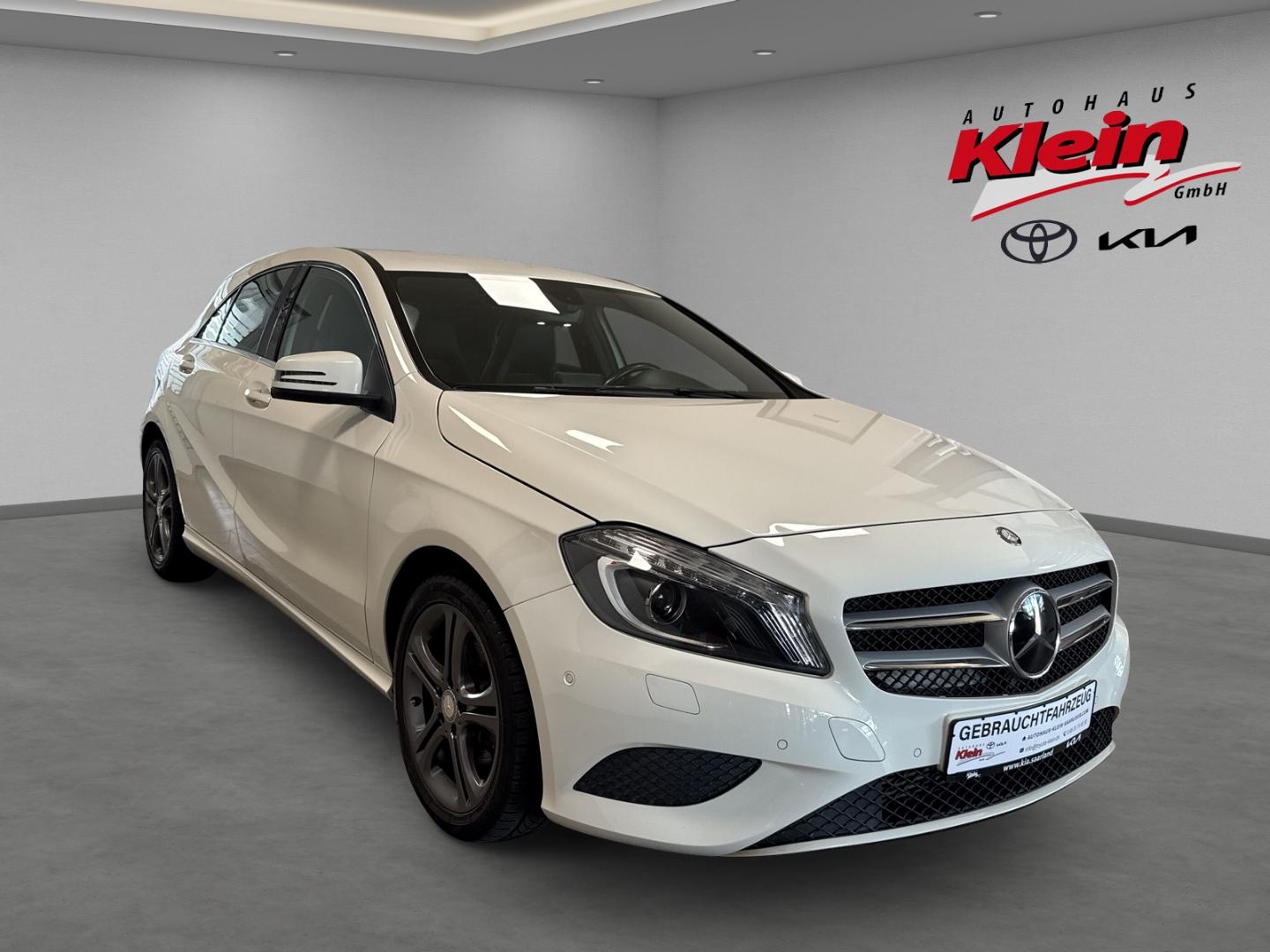 Mercedes-Benz A 180 Urban AHK-klappbar Navi Bi-Xenon SHZ Parkl