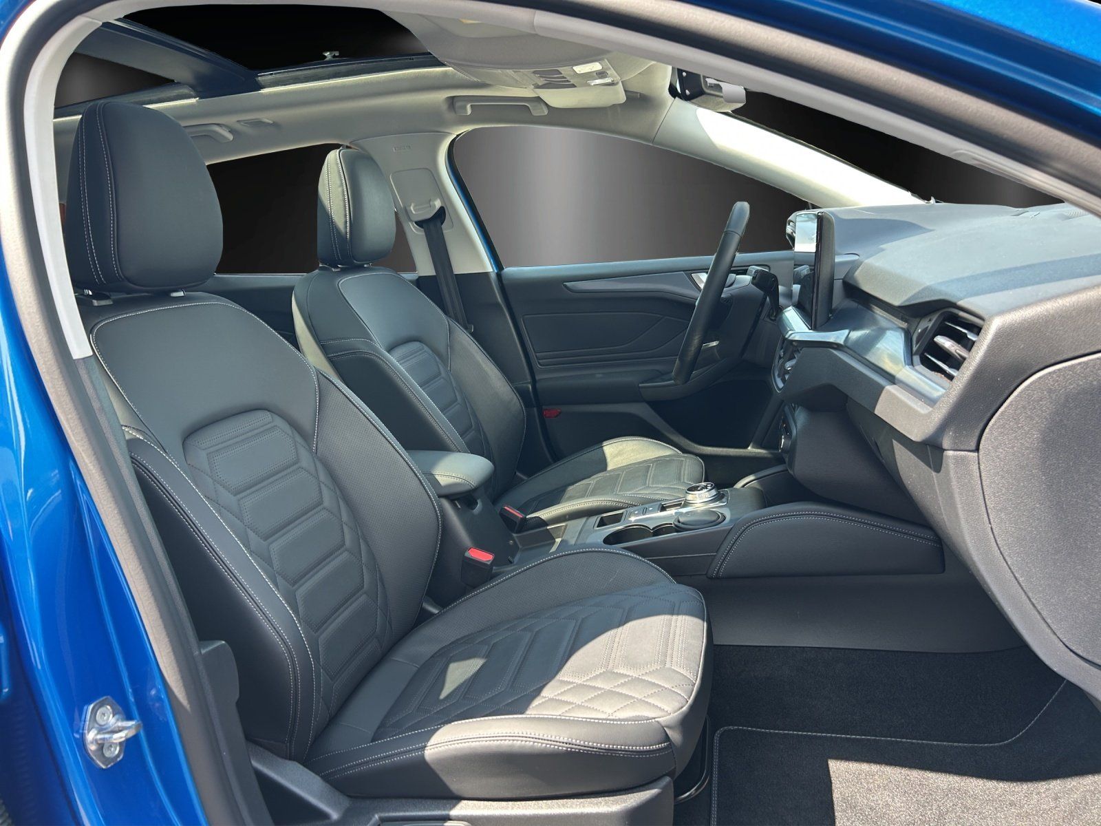 Fahrzeugabbildung Ford Focus 1.5 Active X Aut./LED/KAMERA/ACC/SHZ/PANO/