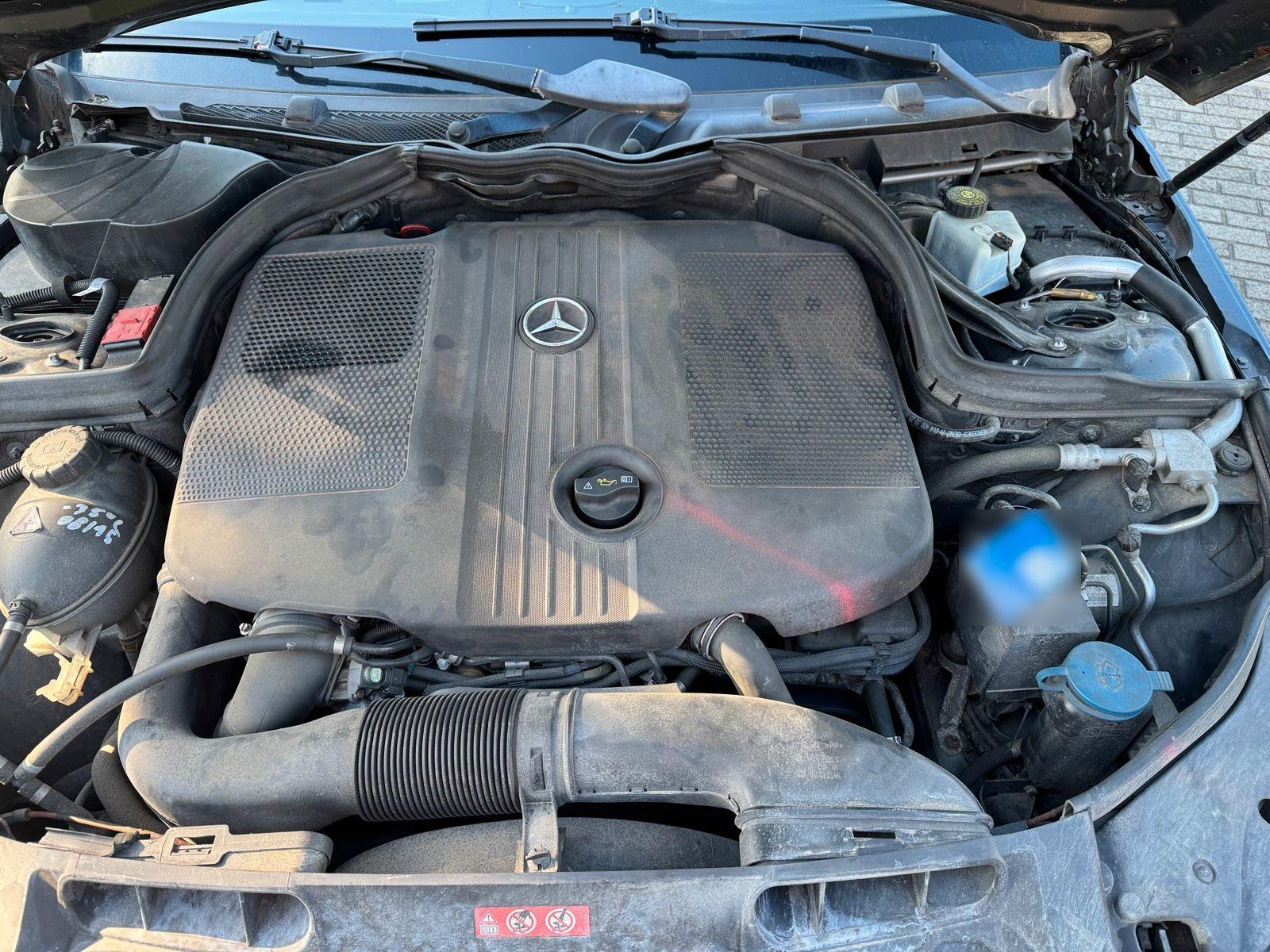 Mercedes-Benz C220 2010 — photo 11