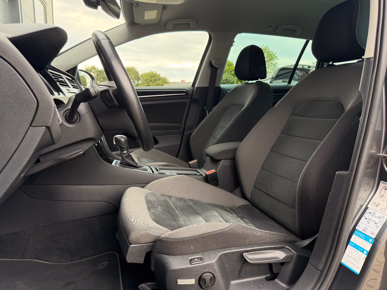 Volkswagen Golf Var. Highline*DSG*ErgoActive*LED*Navi*ACC*