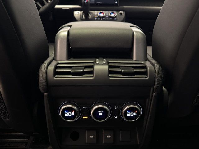 LAND-ROVER Defender 2023