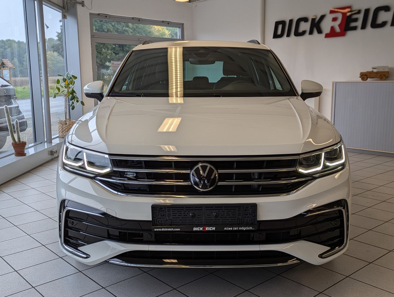 VW Tiguan R-Line eHybrid Matrix Kamera DCC ACC 20" - Image 2