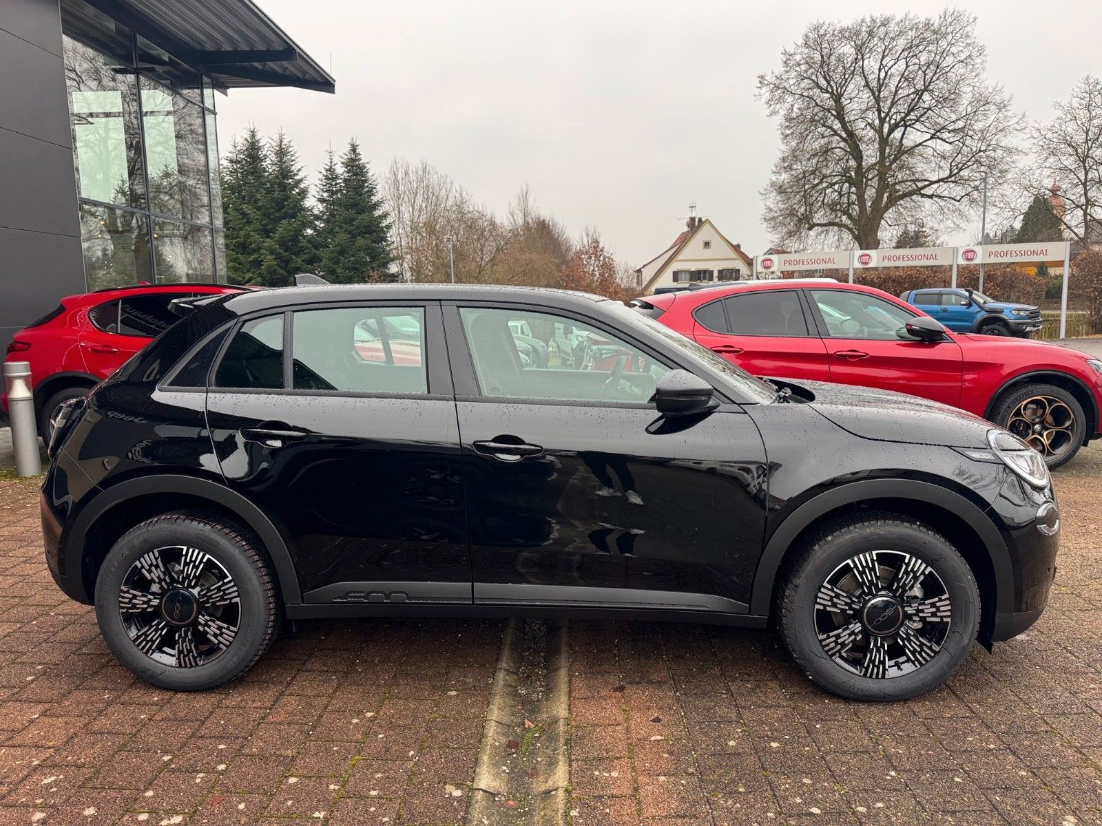 Fahrzeugabbildung Fiat 600 1.2 BUSINESS EDITION NAVI SITZHEIZUNG KLIMA