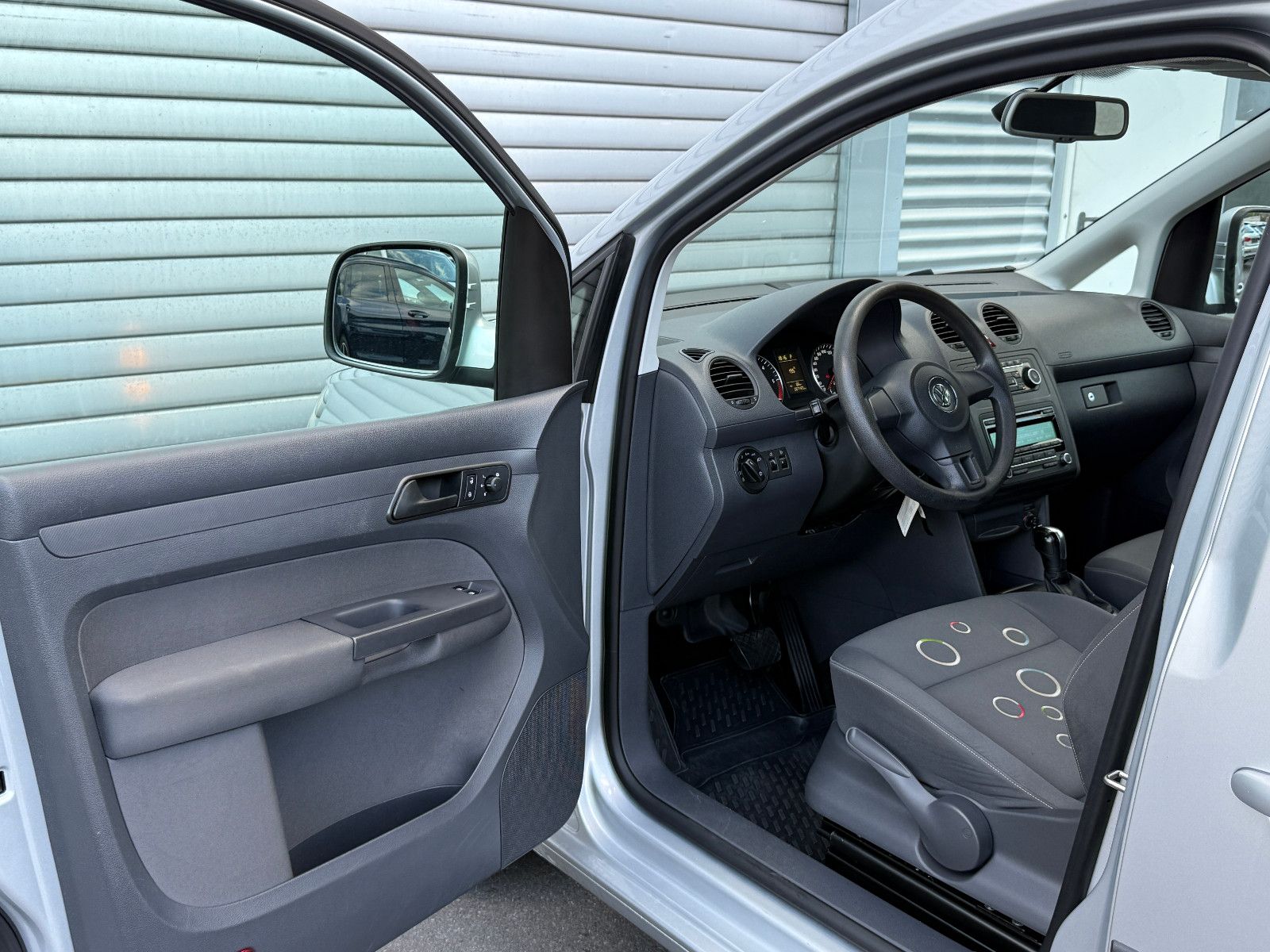 Fahrzeugabbildung Volkswagen Caddy Roncalli 1.6 TDI DSG AHK Tempomat SHZ