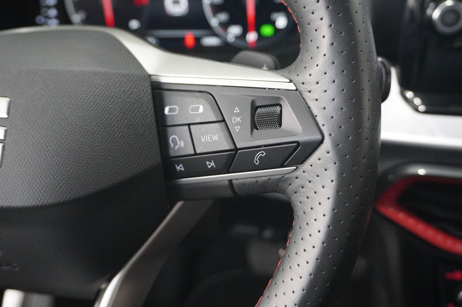 Fahrzeugabbildung SEAT Ibiza 1.0 TSI FR SPORT DSG NAVI/LED/VIRTU/SH/DAB