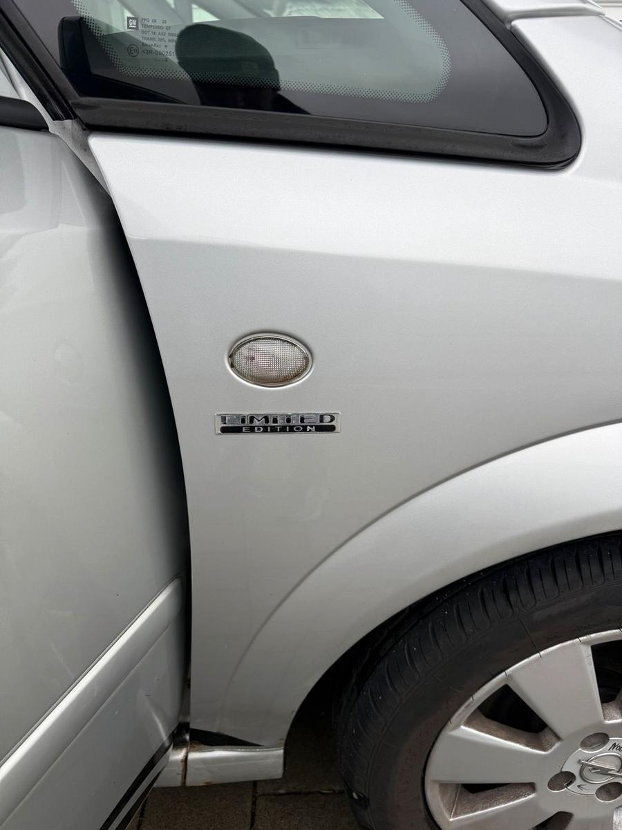 Opel Meriva 2005 — rear view