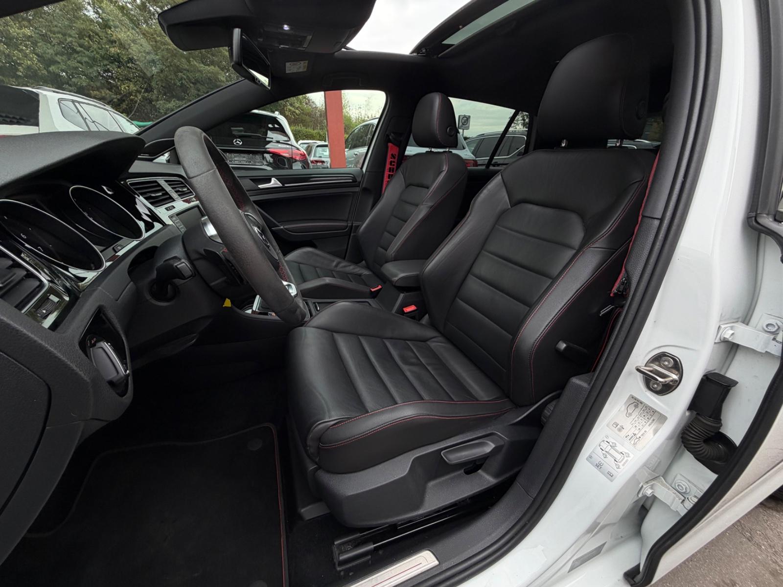 Volkswagen Golf VII Lim. GTI Clubsport*DYNAUDIO*PANO*LEDER*