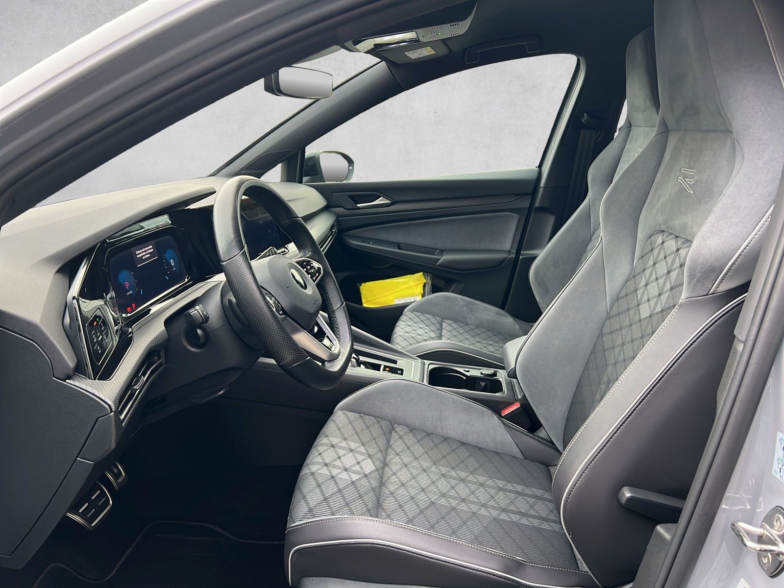 Golf VIII Variant R-Line 1.5 l eTSI DSG AHK*Navi