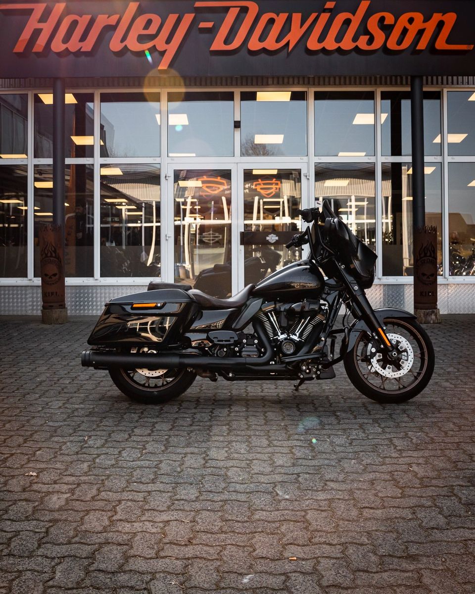 Fahrzeugabbildung Harley-Davidson FLHXST STREET GLIDE ST 117 - Kesstech -