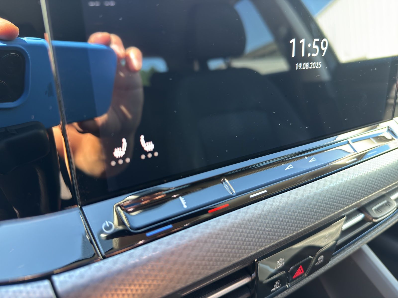 Fahrzeugabbildung Volkswagen Golf VIII Active TDI DSG LED ACC SHZ PDC NAVI AM